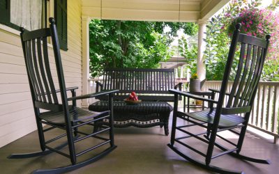 Choosing the Best Furniture for Your Front Porch or Screened-In Porch